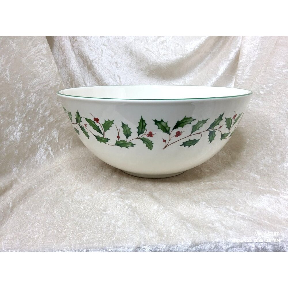 Vintage 2004 Lennox 10.25" Holly Pattern Oven to Table Bakeware Bowl